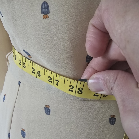 Simple Retro Elegant Beige Pleated Dress Sz. Medium - Picture 8 of 15